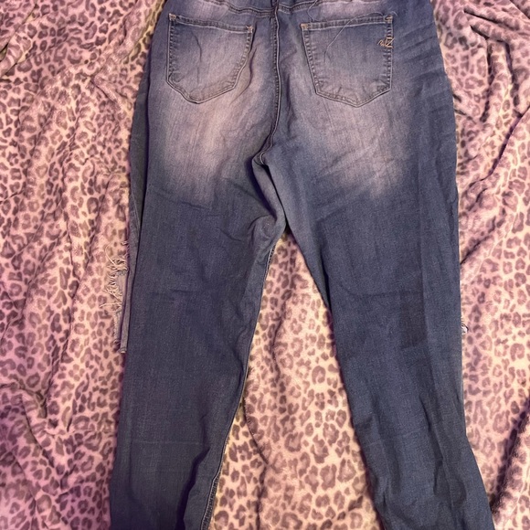 RIPPED JEANS - Picture 5 of 5